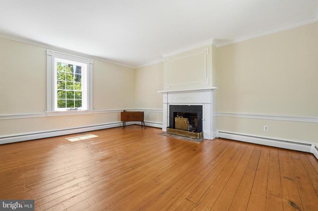 20048 SHELBURNE GLEBE RD, Purcellville, VA 20132
