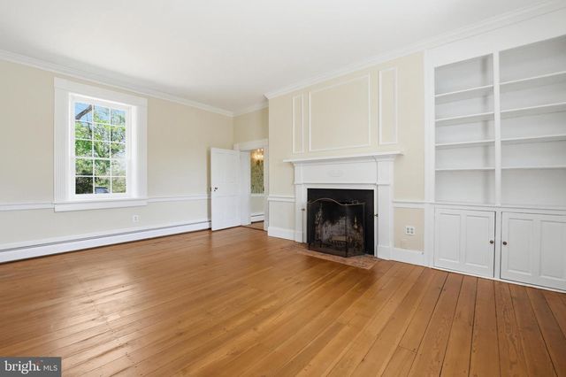 20048 SHELBURNE GLEBE RD, Purcellville, VA 20132