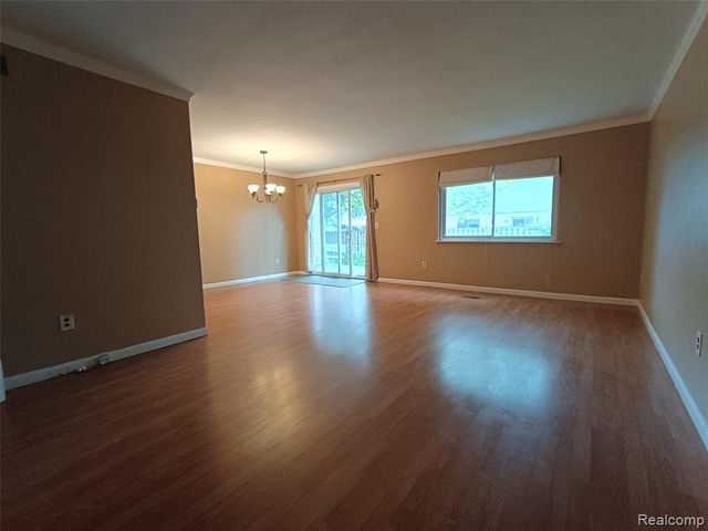 112 Stratford Lane, Rochester Hills, MI 48309