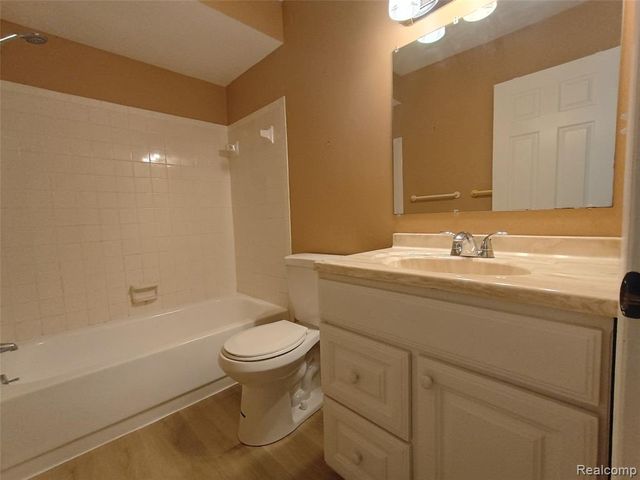112 Stratford Lane, Rochester Hills, MI 48309