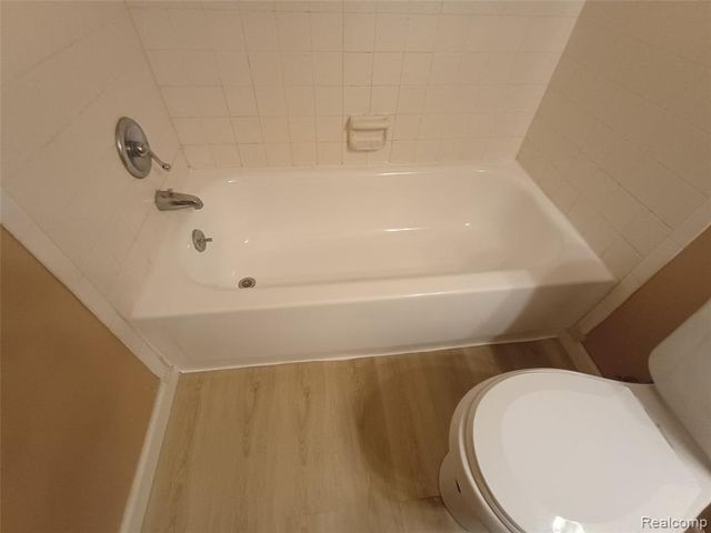 112 Stratford Lane, Rochester Hills, MI 48309