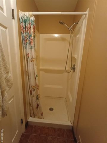 112 Stratford Lane, Rochester Hills, MI 48309