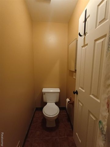 112 Stratford Lane, Rochester Hills, MI 48309