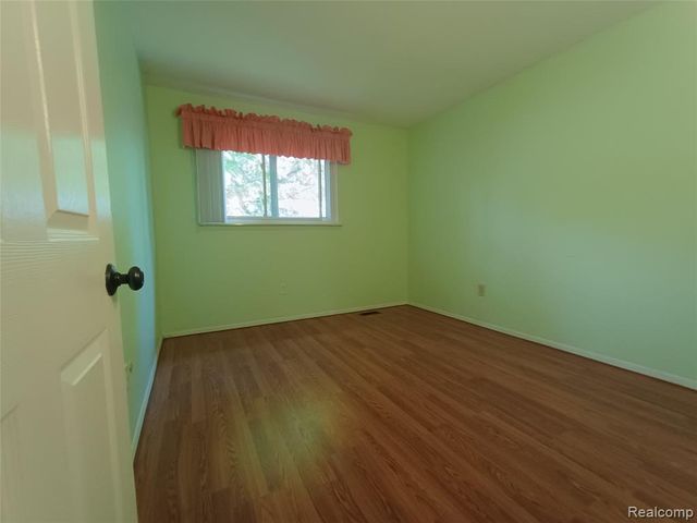 112 Stratford Lane, Rochester Hills, MI 48309
