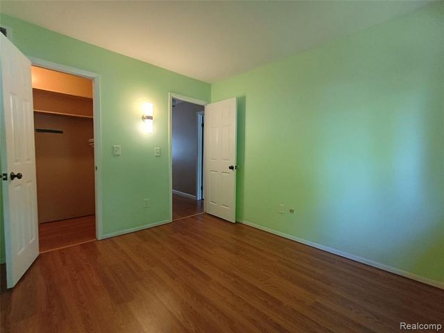 112 Stratford Lane, Rochester Hills, MI 48309