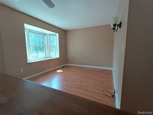 112 Stratford Lane, Rochester Hills, MI 48309