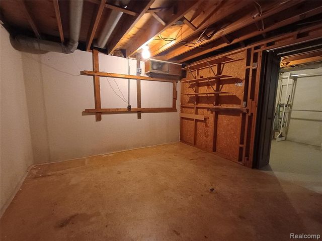 112 Stratford Lane, Rochester Hills, MI 48309