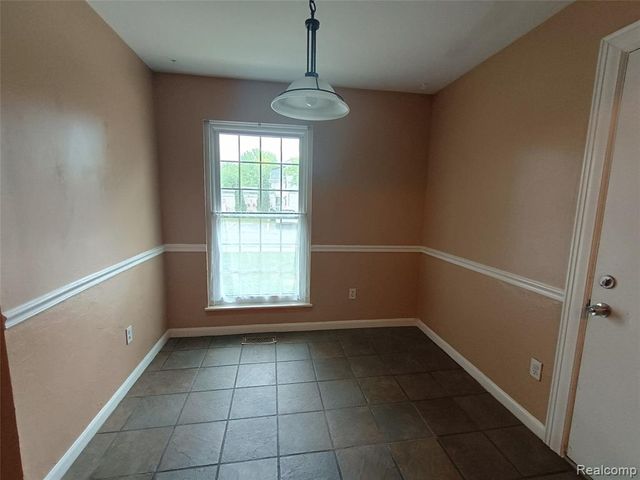 112 Stratford Lane, Rochester Hills, MI 48309