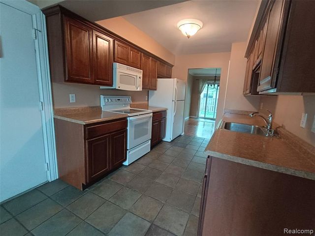 112 Stratford Lane, Rochester Hills, MI 48309