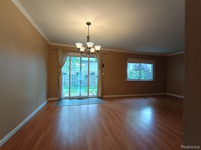 112 Stratford Lane, Rochester Hills, MI 48309