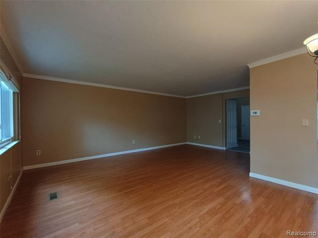112 Stratford Lane, Rochester Hills, MI 48309