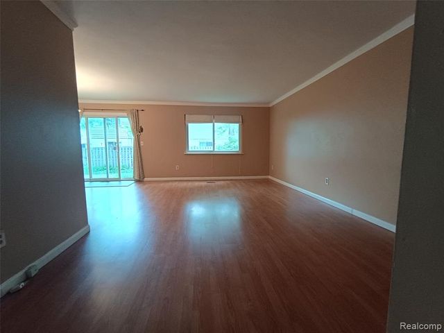 112 Stratford Lane, Rochester Hills, MI 48309