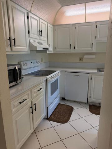 1360 NW 19th Terrace 101, Delray Beach, FL 33445