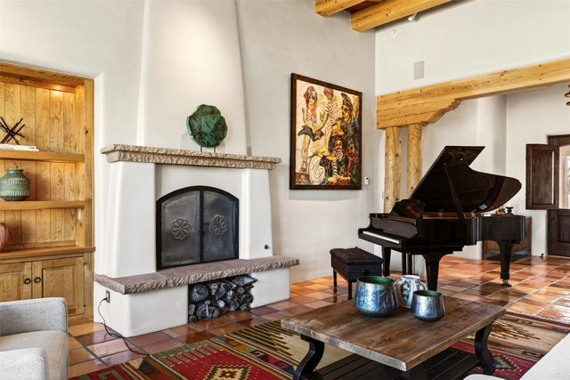 8 Ridgetop Circle, Santa Fe, NM 87506