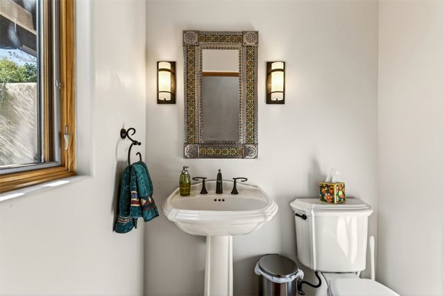 8 Ridgetop Circle, Santa Fe, NM 87506