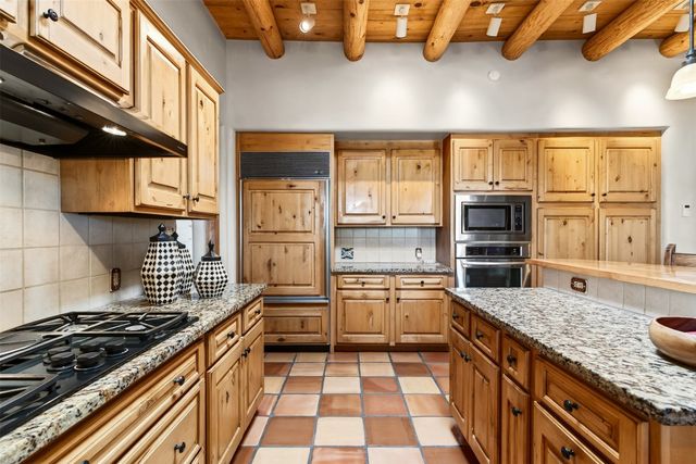 8 Ridgetop Circle, Santa Fe, NM 87506