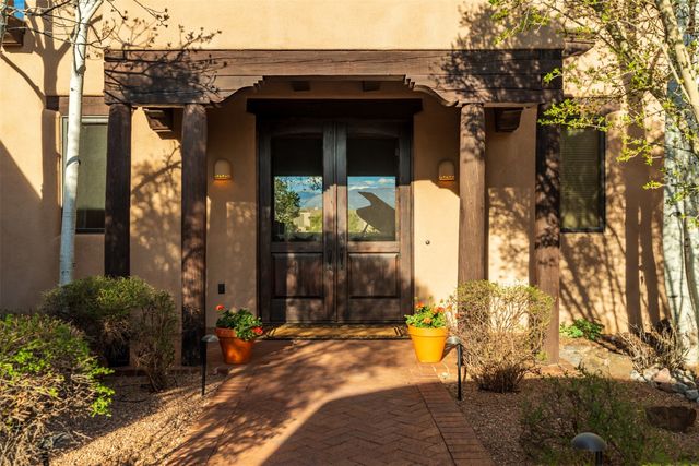 8 Ridgetop Circle, Santa Fe, NM 87506