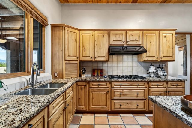 8 Ridgetop Circle, Santa Fe, NM 87506