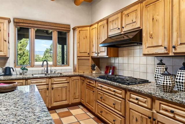 8 Ridgetop Circle, Santa Fe, NM 87506