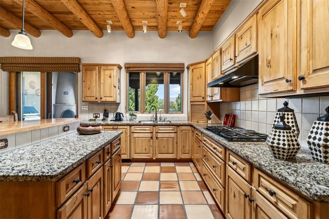 8 Ridgetop Circle, Santa Fe, NM 87506