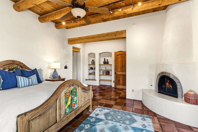 8 Ridgetop Circle, Santa Fe, NM 87506