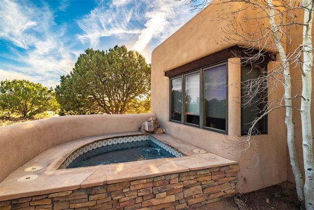 8 Ridgetop Circle, Santa Fe, NM 87506