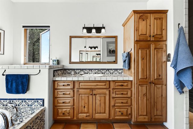 8 Ridgetop Circle, Santa Fe, NM 87506