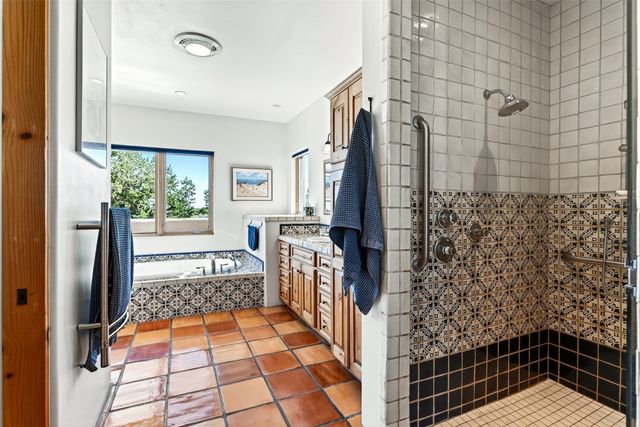 8 Ridgetop Circle, Santa Fe, NM 87506