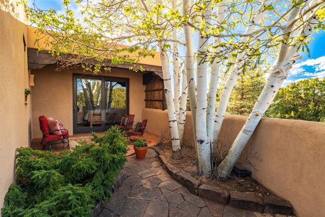 8 Ridgetop Circle, Santa Fe, NM 87506