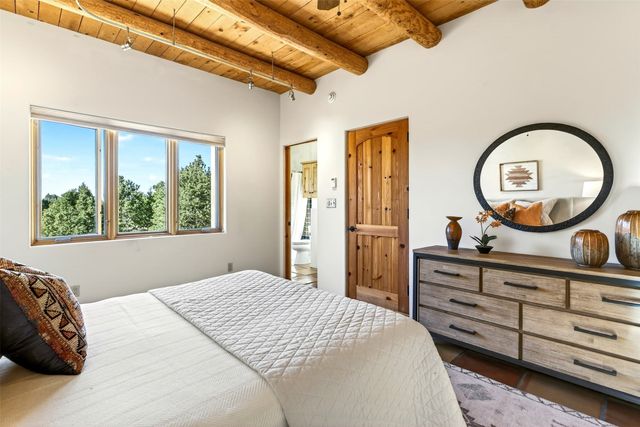 8 Ridgetop Circle, Santa Fe, NM 87506