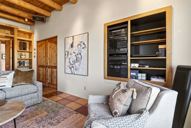 8 Ridgetop Circle, Santa Fe, NM 87506