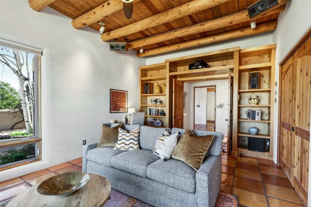 8 Ridgetop Circle, Santa Fe, NM 87506