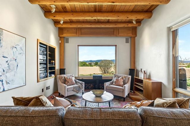 8 Ridgetop Circle, Santa Fe, NM 87506