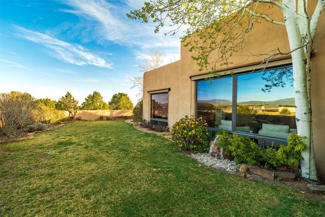 8 Ridgetop Circle, Santa Fe, NM 87506