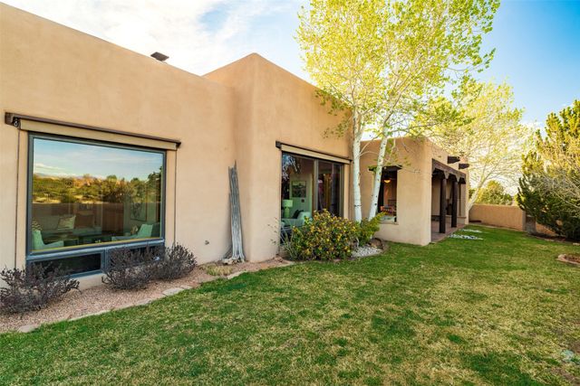 8 Ridgetop Circle, Santa Fe, NM 87506