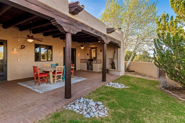 8 Ridgetop Circle, Santa Fe, NM 87506