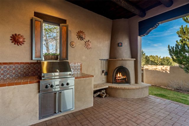 8 Ridgetop Circle, Santa Fe, NM 87506