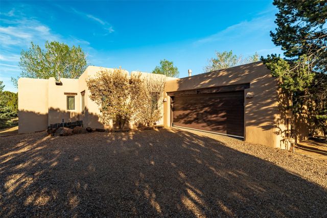 8 Ridgetop Circle, Santa Fe, NM 87506