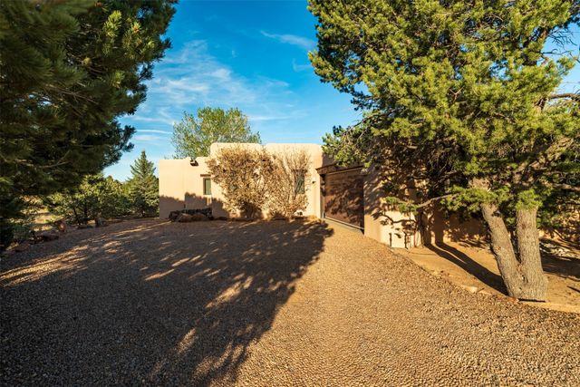 8 Ridgetop Circle, Santa Fe, NM 87506