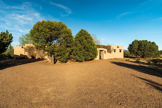 8 Ridgetop Circle, Santa Fe, NM 87506