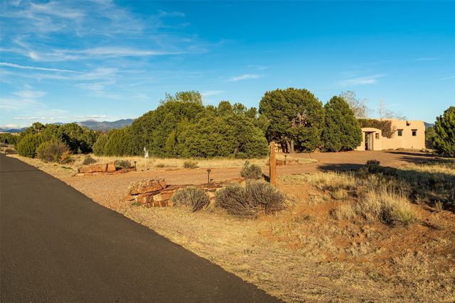 8 Ridgetop Circle, Santa Fe, NM 87506