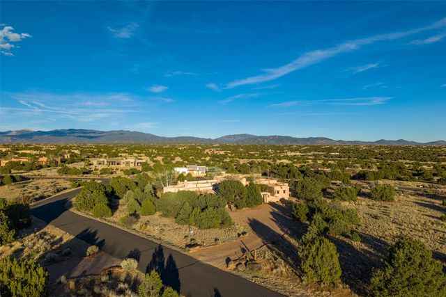 8 Ridgetop Circle, Santa Fe, NM 87506
