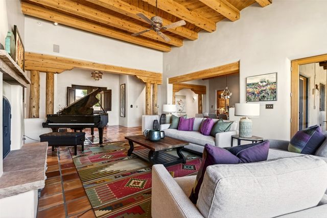 8 Ridgetop Circle, Santa Fe, NM 87506