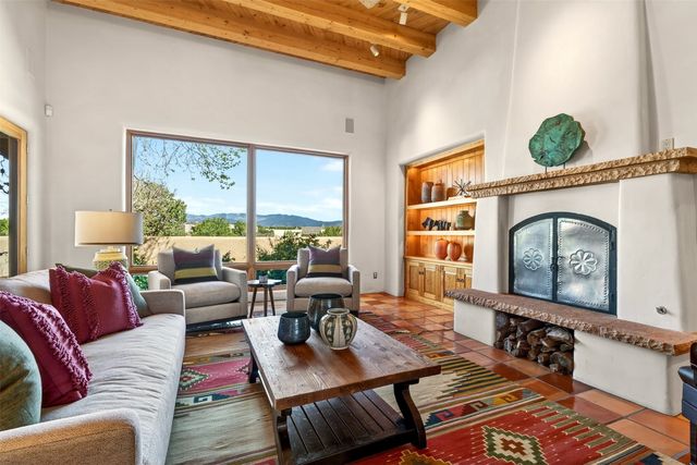 8 Ridgetop Circle, Santa Fe, NM 87506