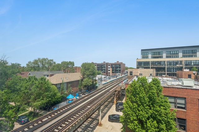 1801 W Larchmont Avenue 404, Chicago, IL 60613