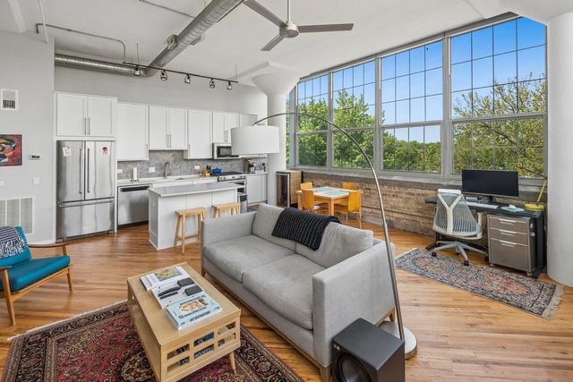 1801 W Larchmont Avenue 404, Chicago, IL 60613