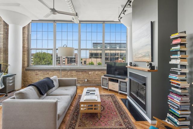 1801 W Larchmont Avenue 404, Chicago, IL 60613