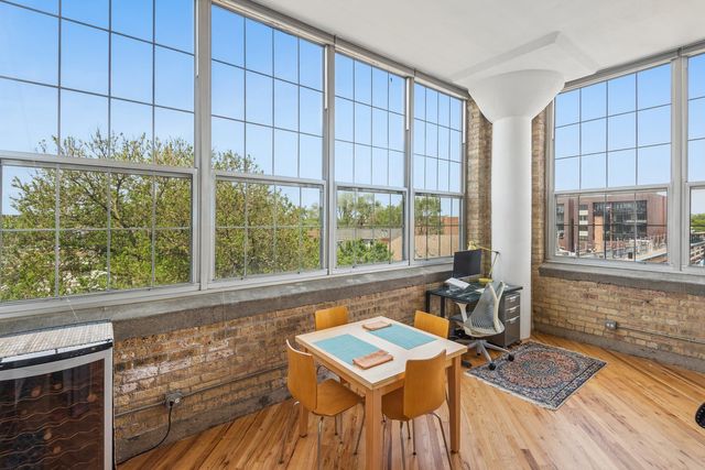1801 W Larchmont Avenue 404, Chicago, IL 60613