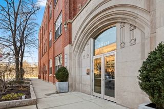 1801 W Larchmont Avenue 404, Chicago, IL 60613