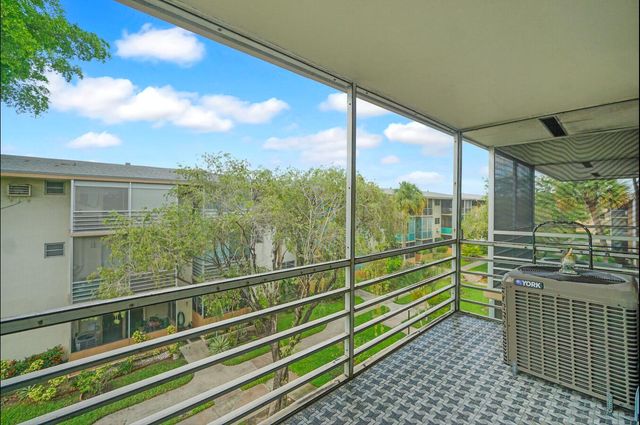 16750 NE 14th Avenue 303, Miami, FL 33162